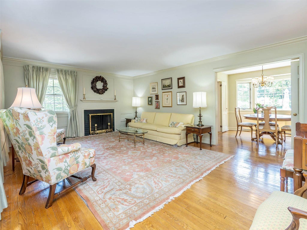 5 of 41 - 22 Beverly Road, Port Washington, NY