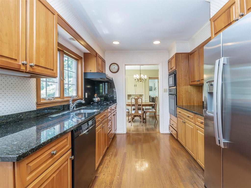 7 of 41 - 22 Beverly Road, Port Washington, NY