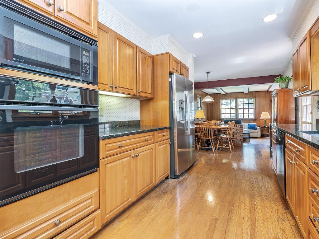 8 of 41 - 22 Beverly Road, Port Washington, NY