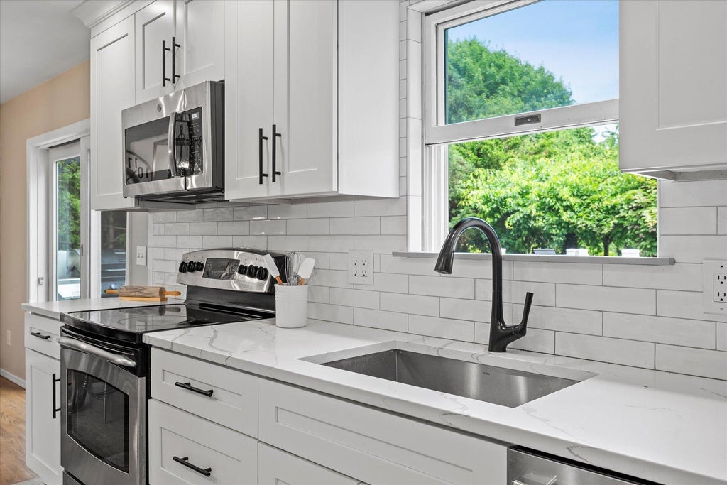 18 of 50 - 97 Grant Drive, Aquebogue, NY