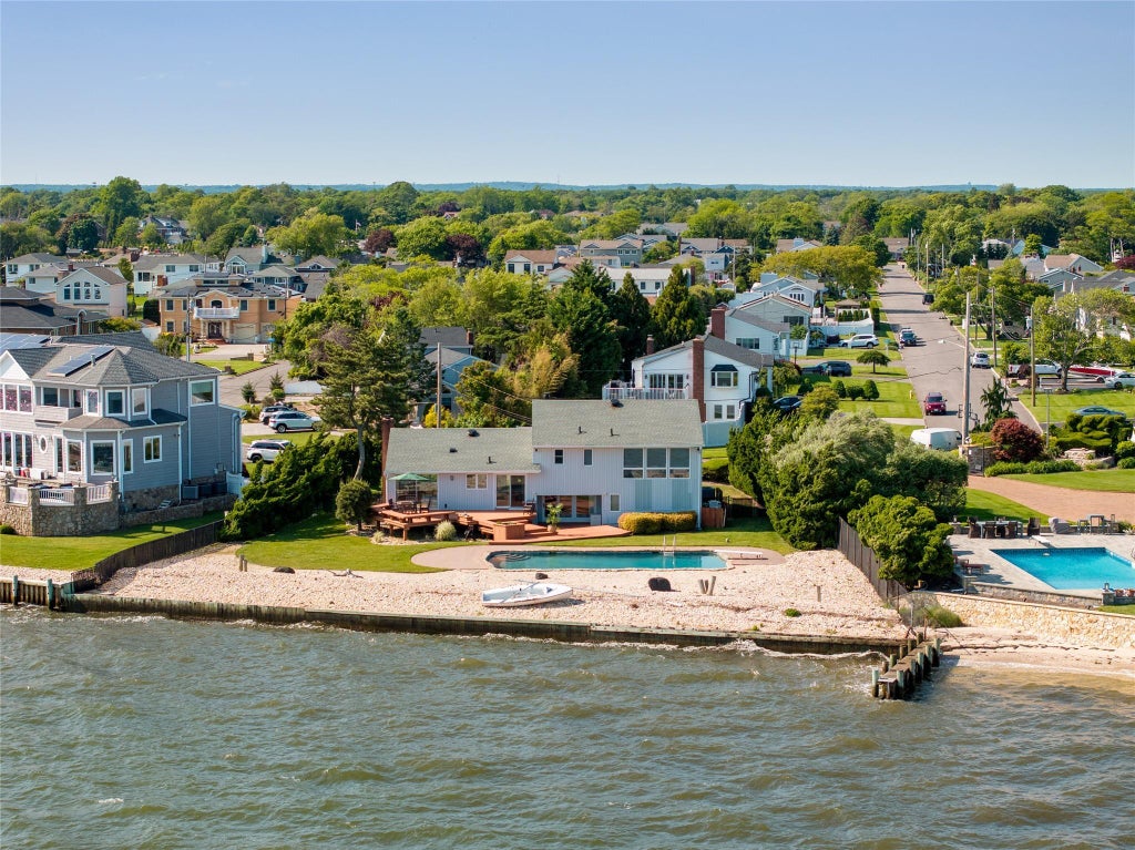 1 of 30 - 167 Secatogue Lane, West Islip, NY