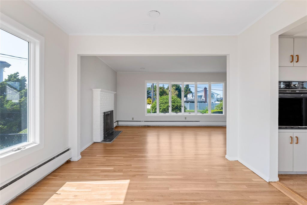 10 of 30 - 167 Secatogue Lane, West Islip, NY