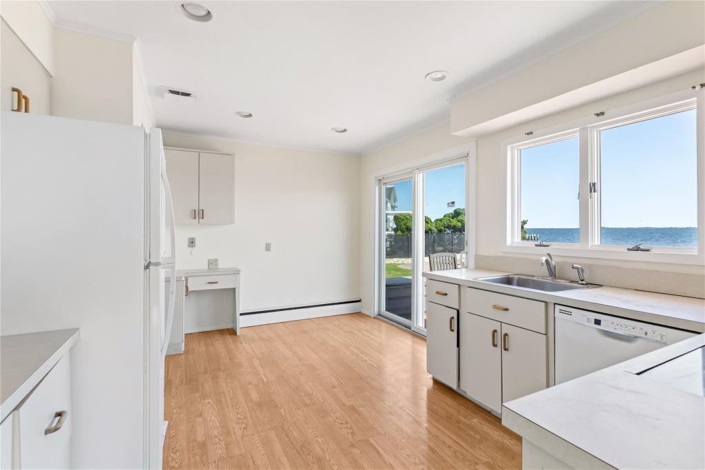 12 of 30 - 167 Secatogue Lane, West Islip, NY