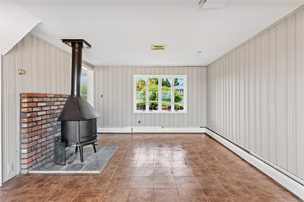 15 of 30 - 167 Secatogue Lane, West Islip, NY