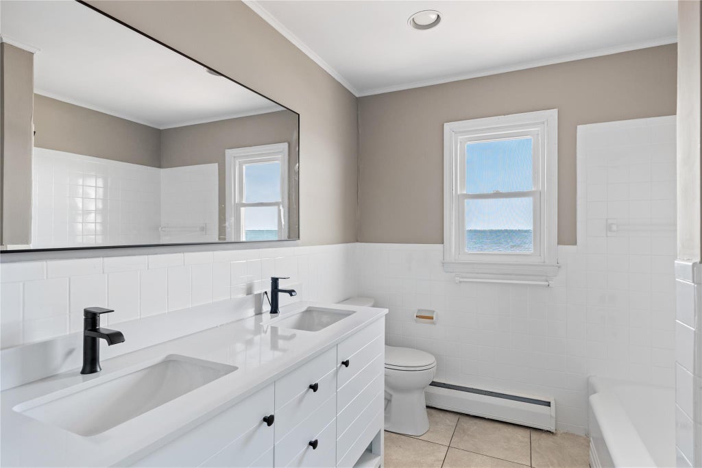 16 of 30 - 167 Secatogue Lane, West Islip, NY