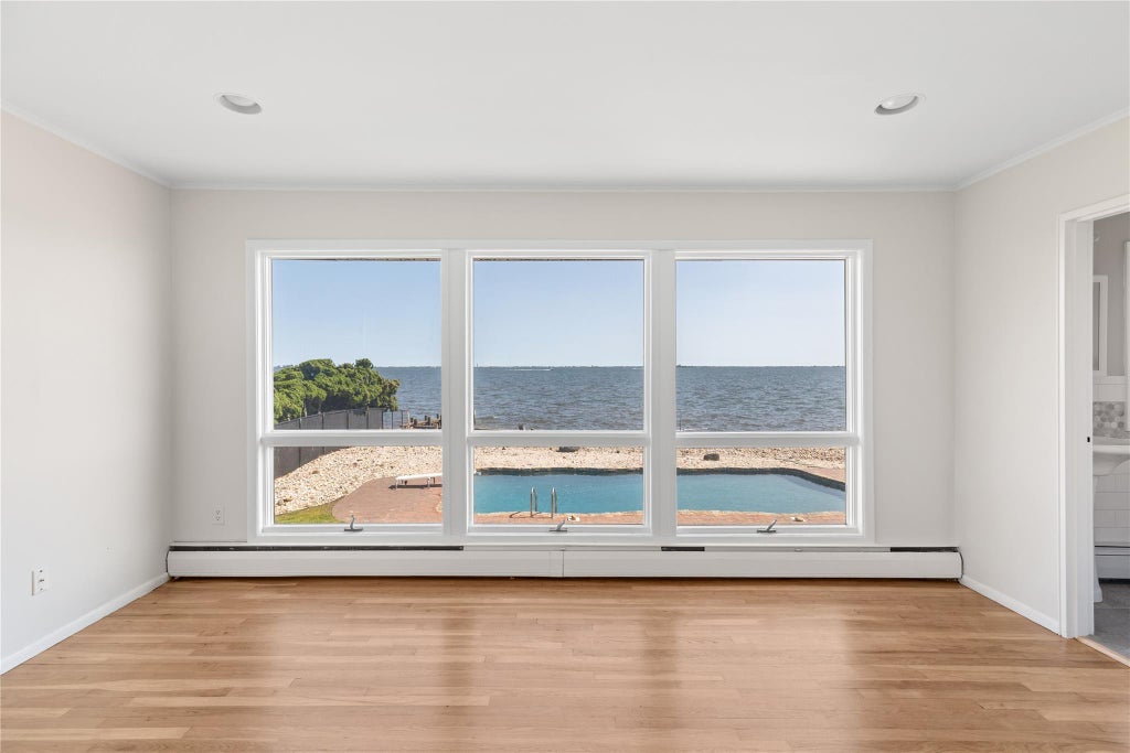 17 of 30 - 167 Secatogue Lane, West Islip, NY