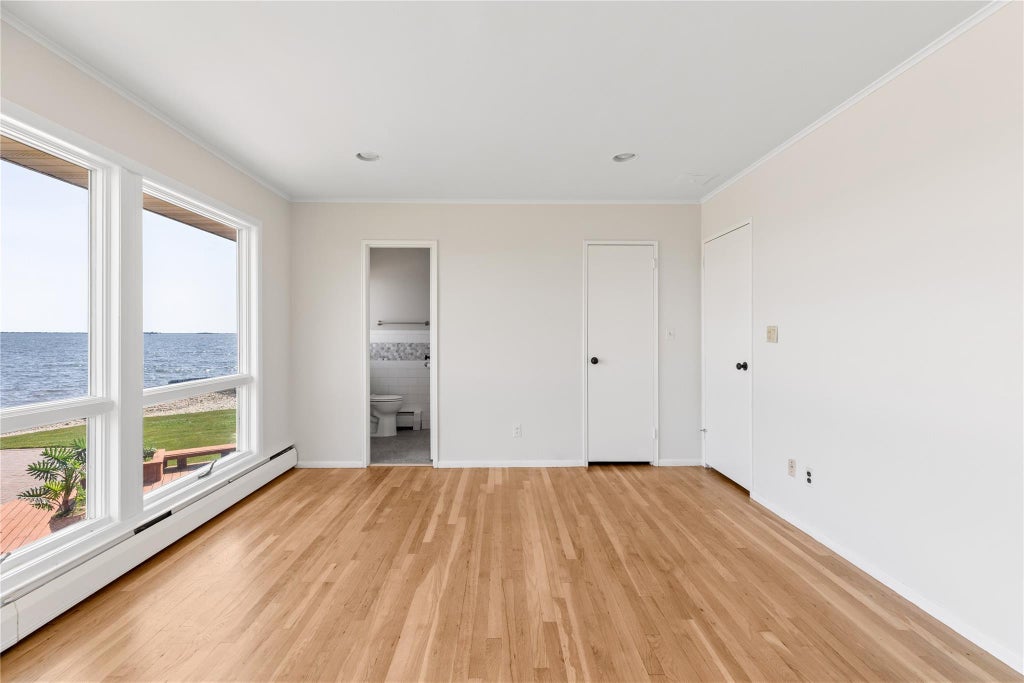 18 of 30 - 167 Secatogue Lane, West Islip, NY