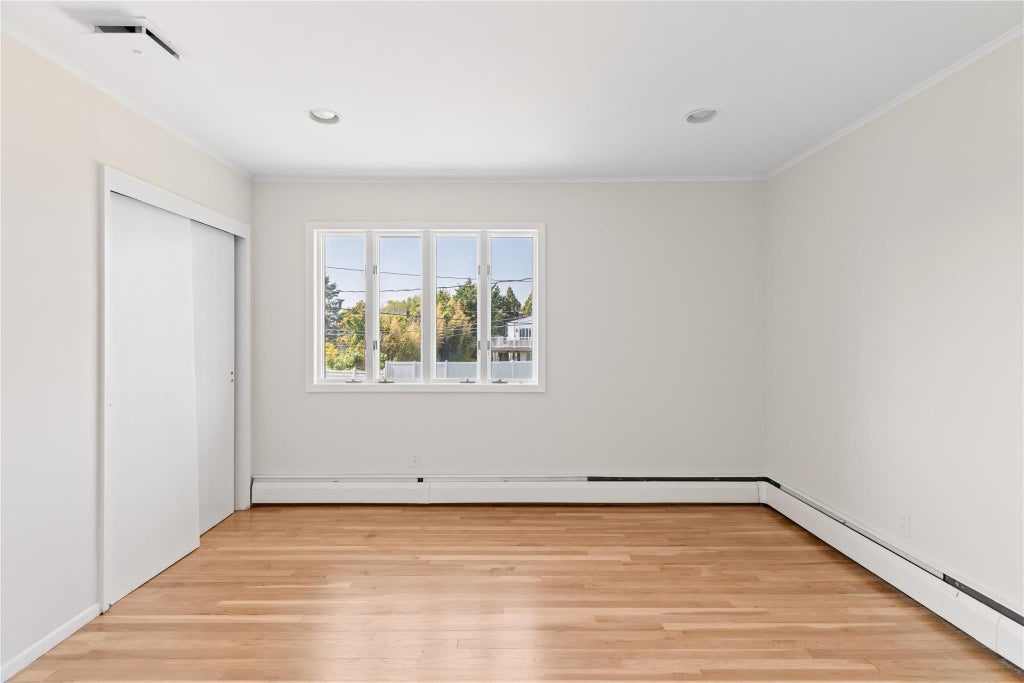22 of 30 - 167 Secatogue Lane, West Islip, NY
