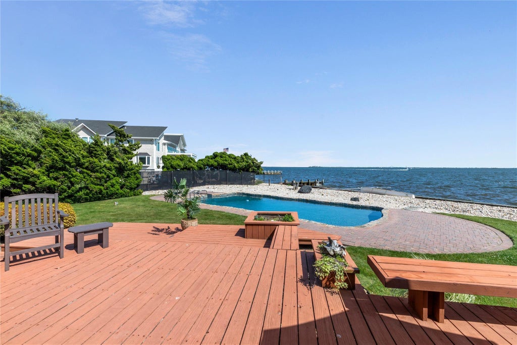 23 of 30 - 167 Secatogue Lane, West Islip, NY