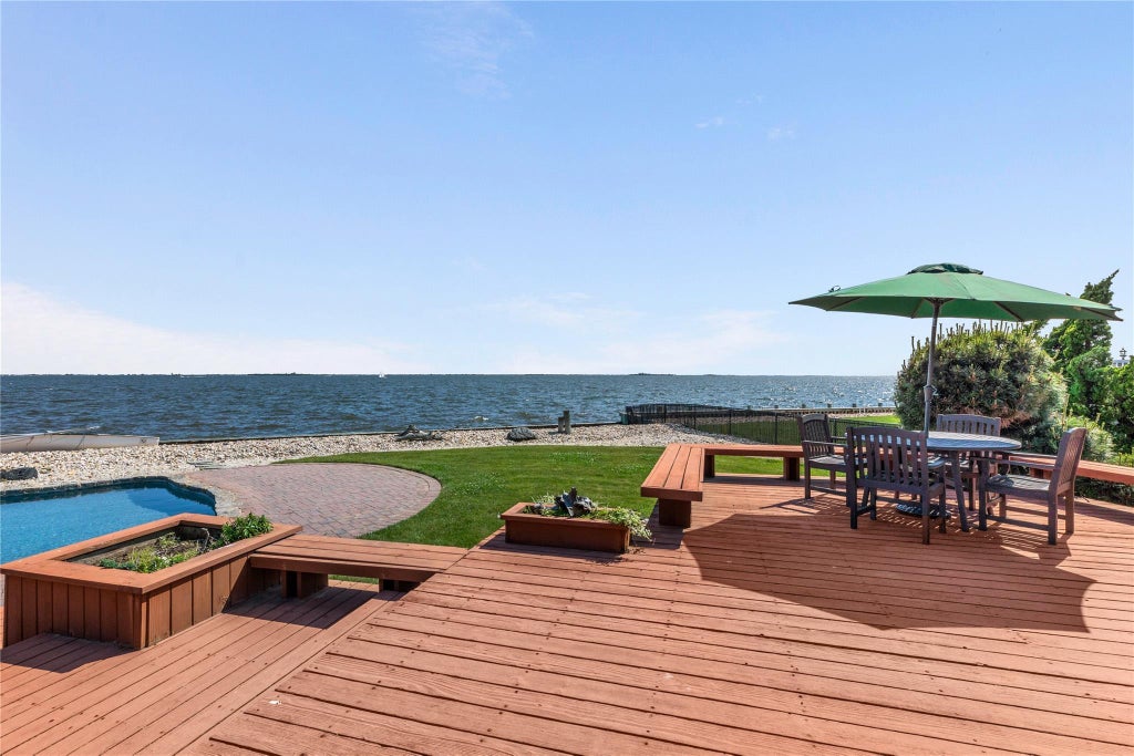 24 of 30 - 167 Secatogue Lane, West Islip, NY