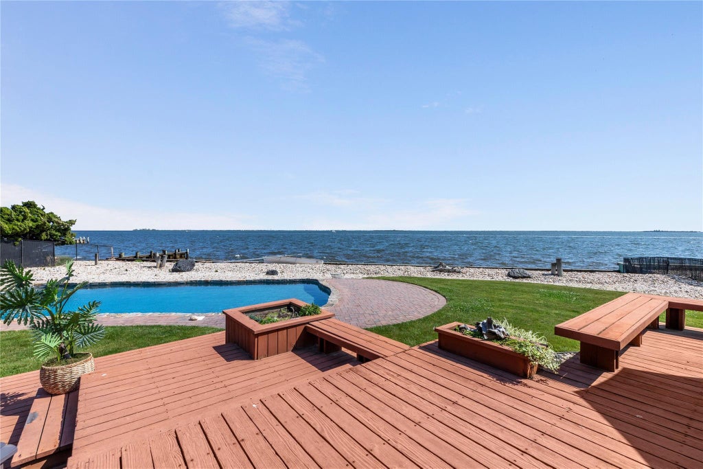 25 of 30 - 167 Secatogue Lane, West Islip, NY