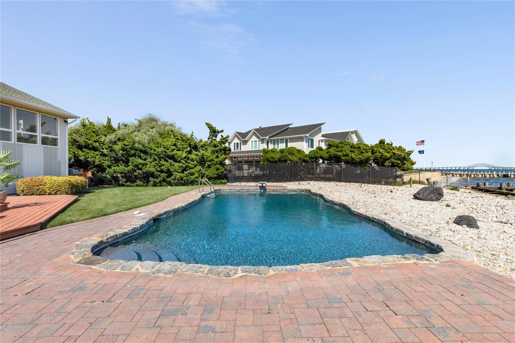 26 of 30 - 167 Secatogue Lane, West Islip, NY