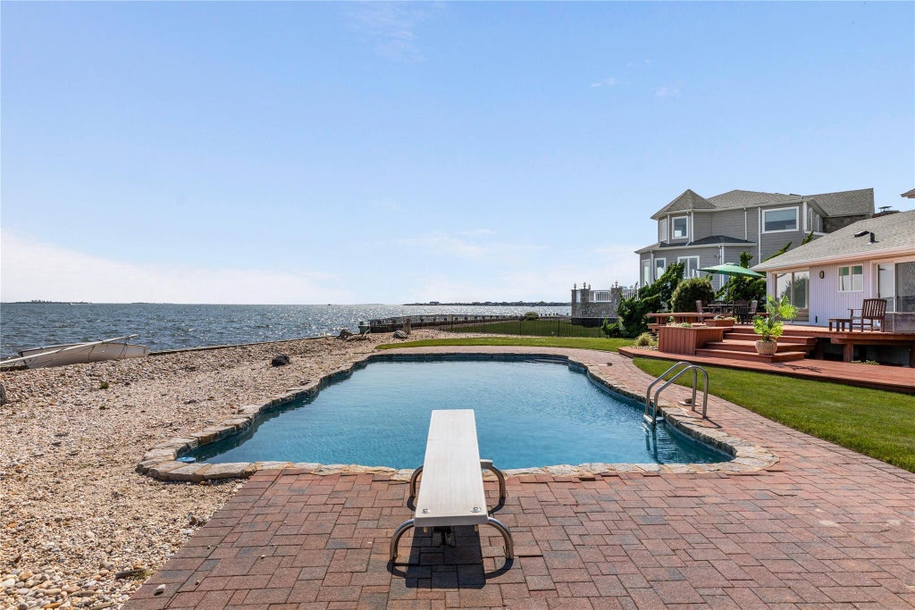 27 of 30 - 167 Secatogue Lane, West Islip, NY