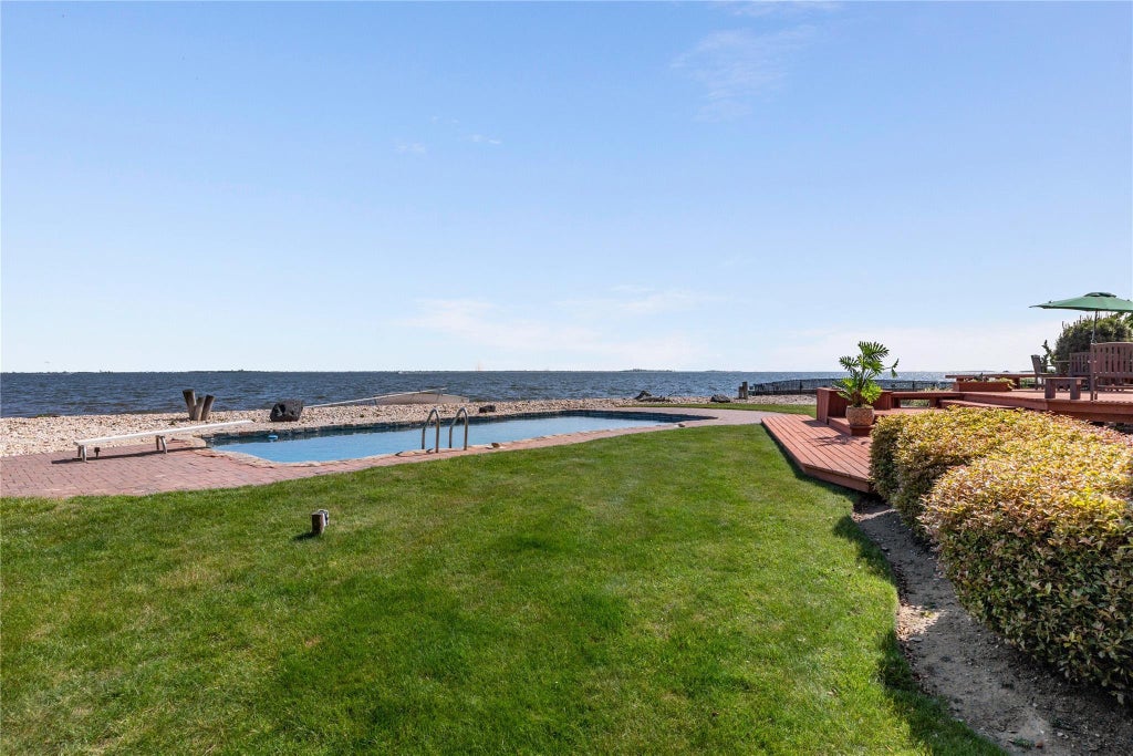 28 of 30 - 167 Secatogue Lane, West Islip, NY