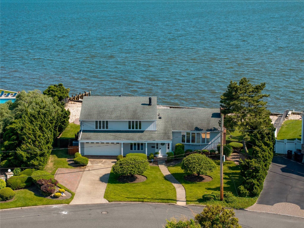 29 of 30 - 167 Secatogue Lane, West Islip, NY