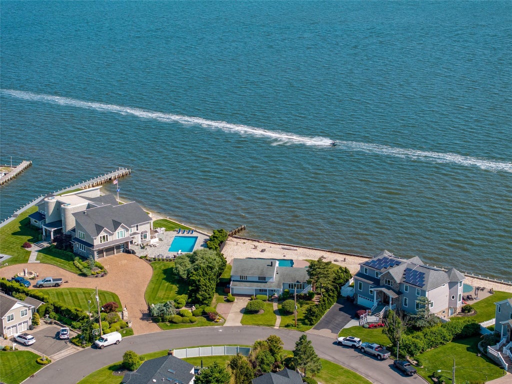 6 of 30 - 167 Secatogue Lane, West Islip, NY