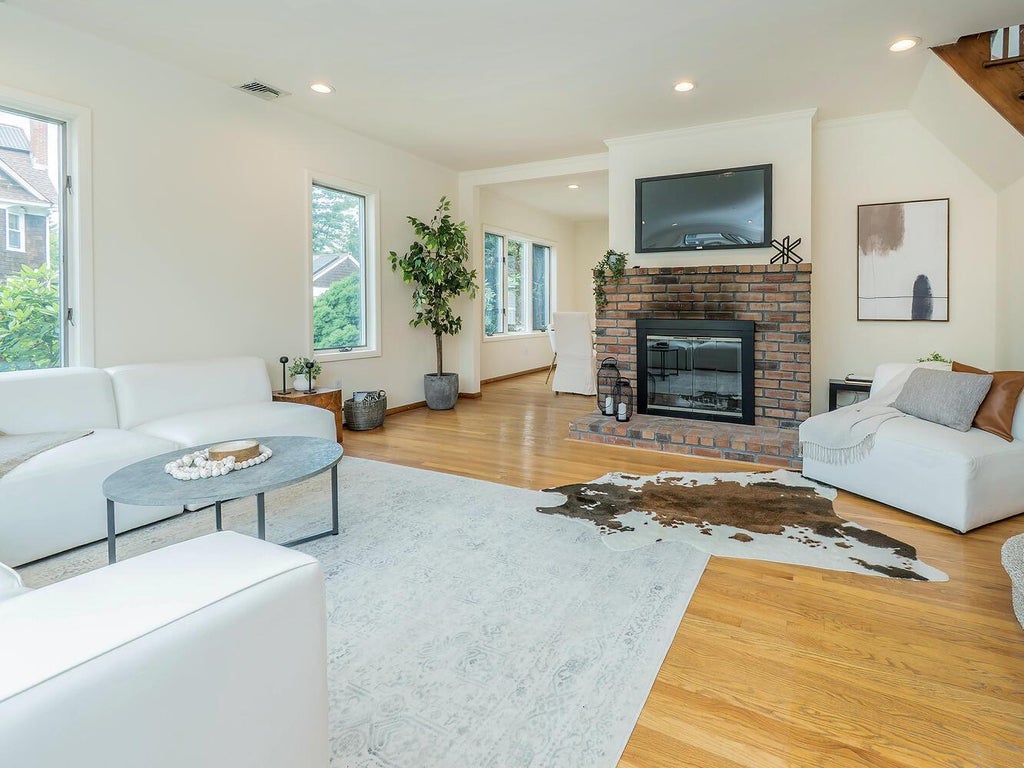 4 of 23 - 21 Herbert Avenue, Port Washington, NY