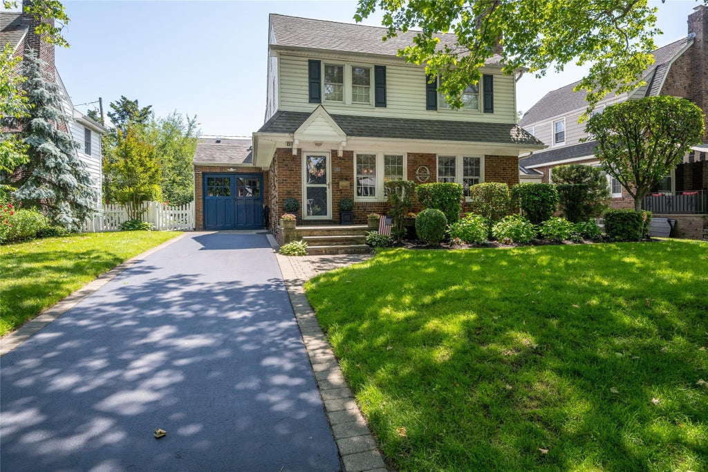 1 of 33 - 15 Jefferson St., Garden City, NY