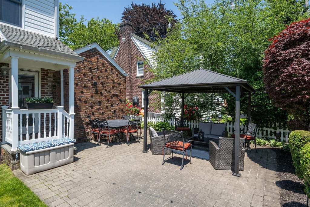 27 of 33 - 15 Jefferson St., Garden City, NY