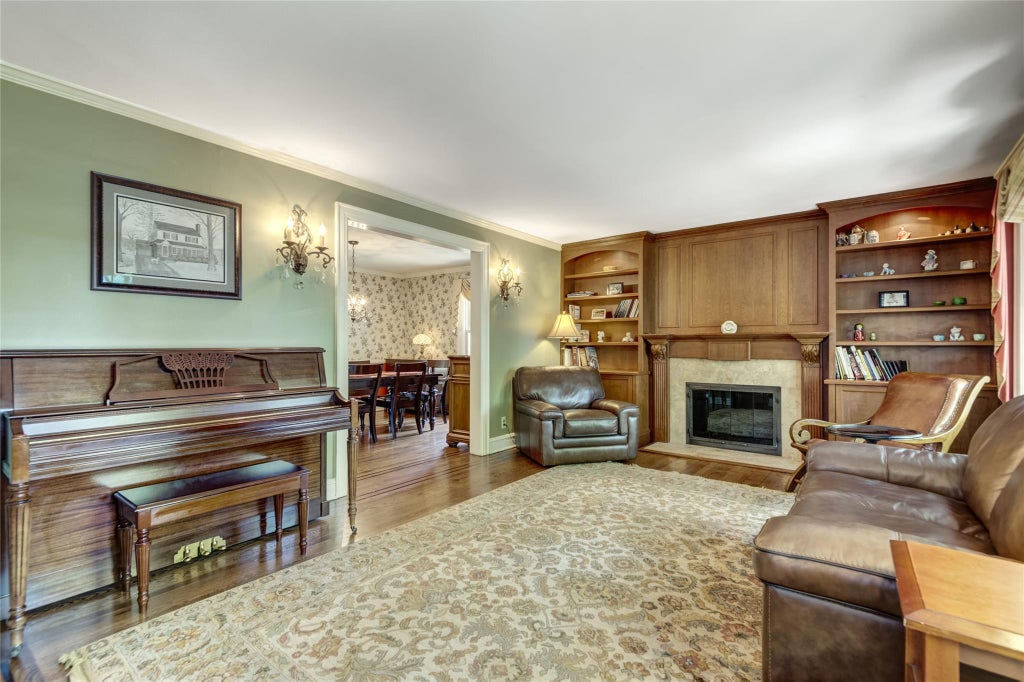 3 of 33 - 15 Jefferson St., Garden City, NY