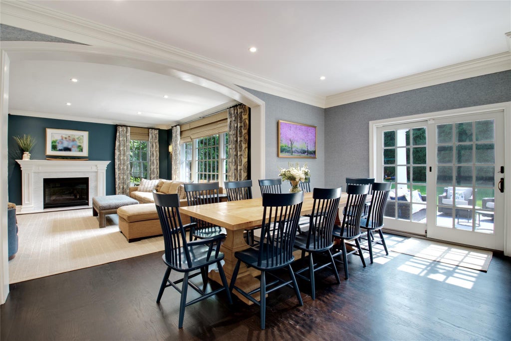 9 of 32 - 15 Elm Lane, Manhasset, NY