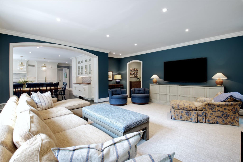 10 of 32 - 15 Elm Lane, Manhasset, NY