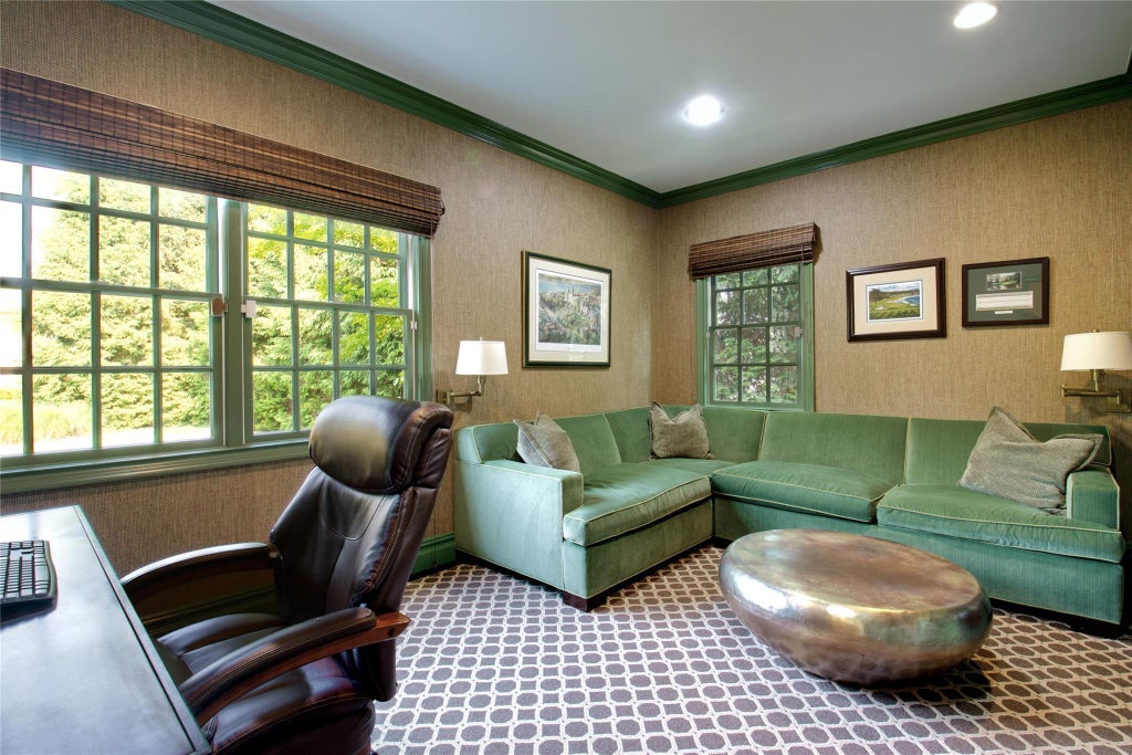 13 of 32 - 15 Elm Lane, Manhasset, NY