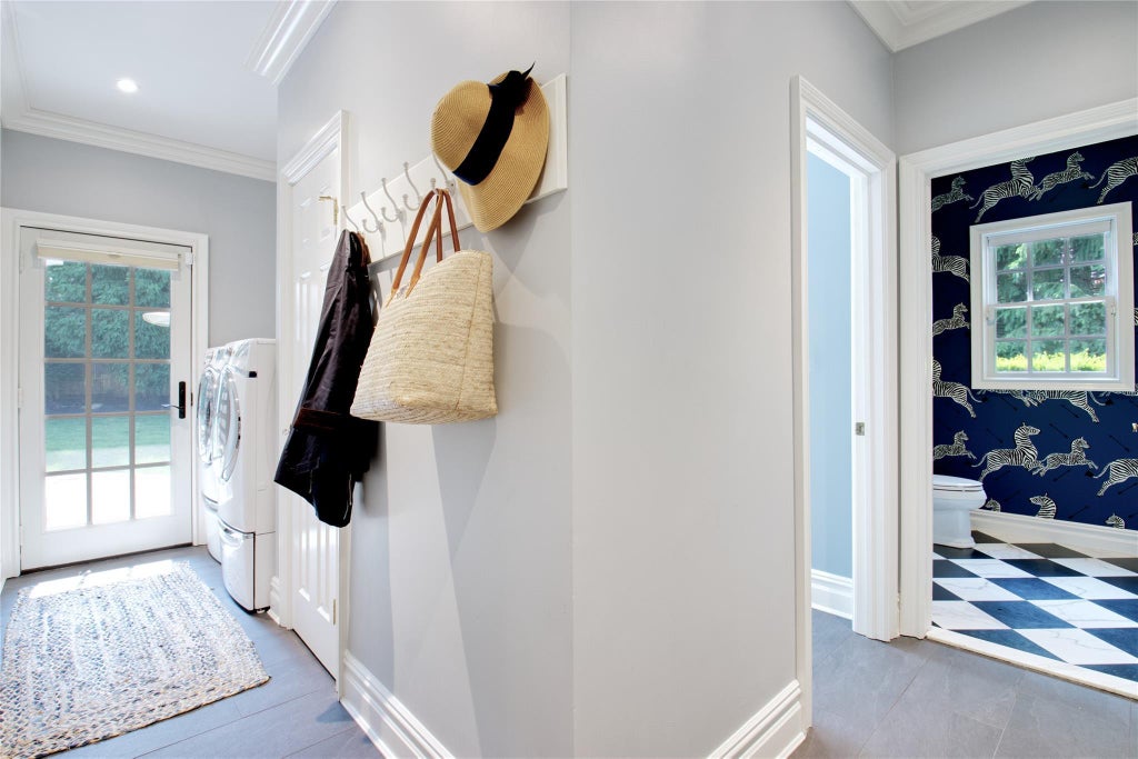15 of 32 - 15 Elm Lane, Manhasset, NY