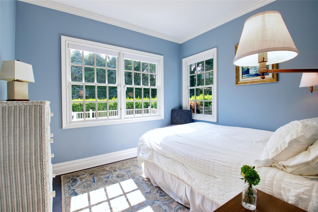 16 of 32 - 15 Elm Lane, Manhasset, NY