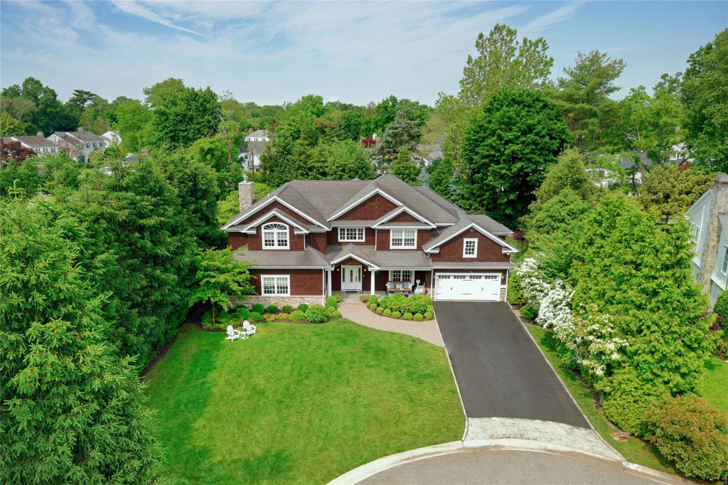 1 of 32 - 15 Elm Lane, Manhasset, NY