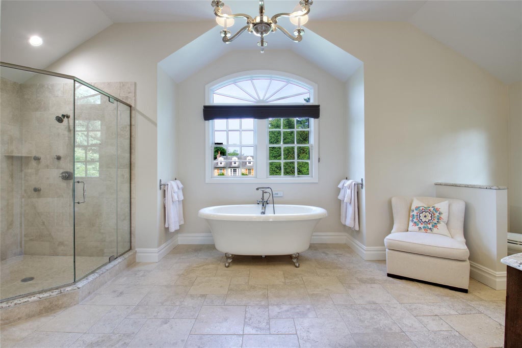 19 of 32 - 15 Elm Lane, Manhasset, NY