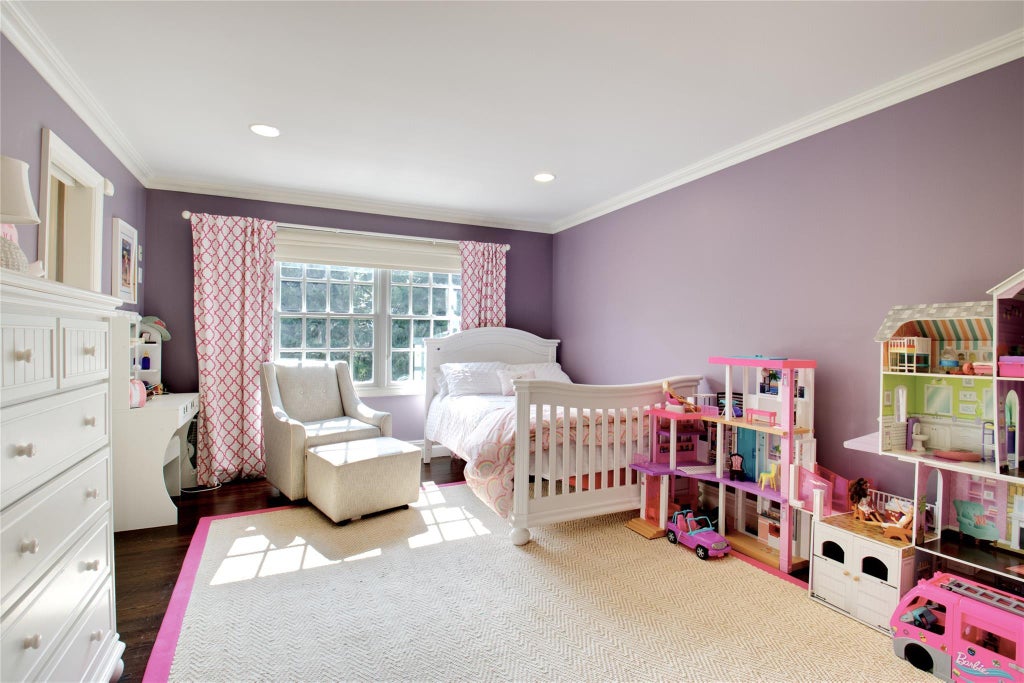 20 of 32 - 15 Elm Lane, Manhasset, NY