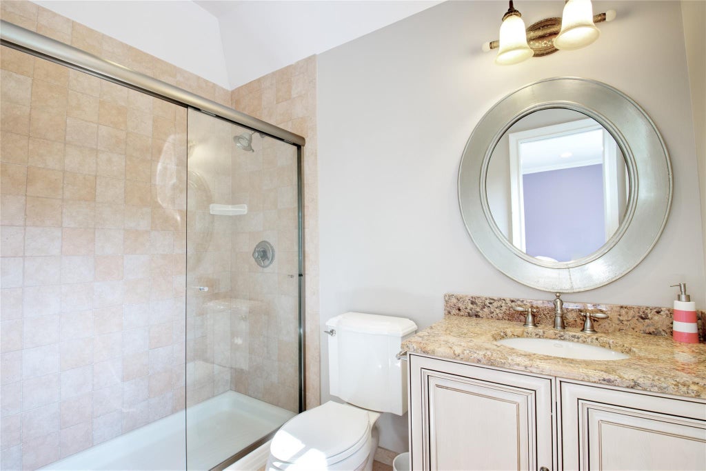 21 of 32 - 15 Elm Lane, Manhasset, NY