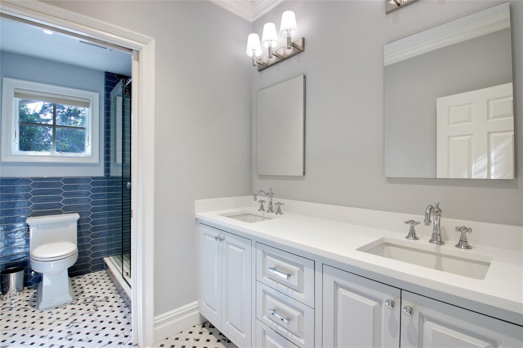 23 of 32 - 15 Elm Lane, Manhasset, NY