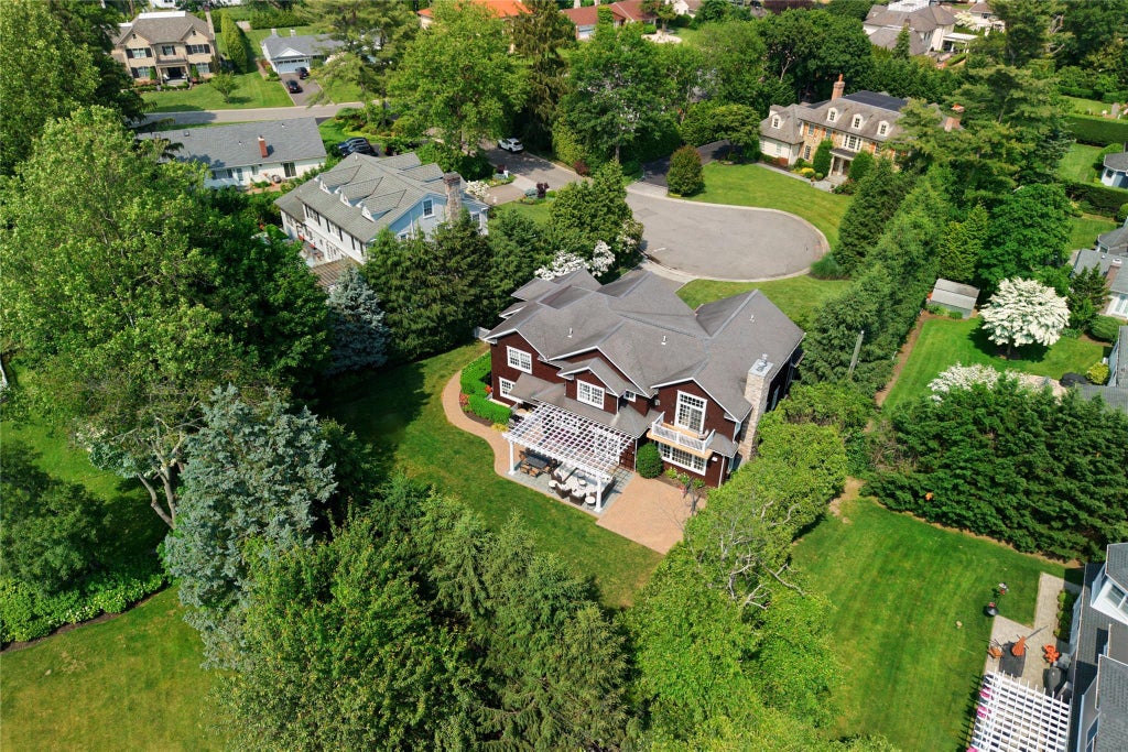 25 of 32 - 15 Elm Lane, Manhasset, NY