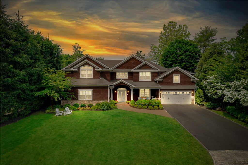 28 of 32 - 15 Elm Lane, Manhasset, NY