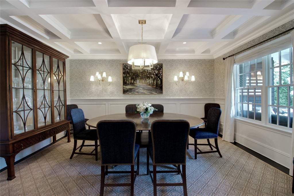 5 of 32 - 15 Elm Lane, Manhasset, NY
