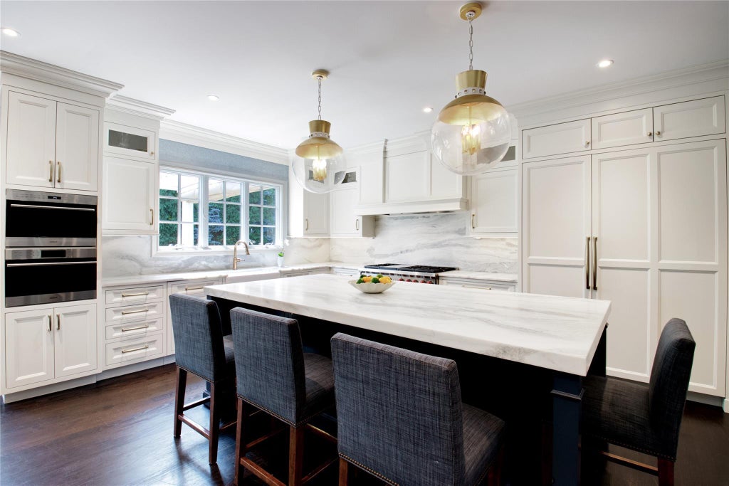 6 of 32 - 15 Elm Lane, Manhasset, NY