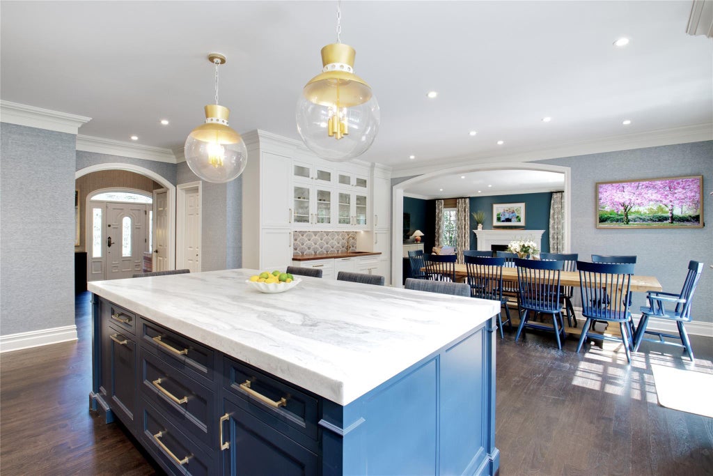 7 of 32 - 15 Elm Lane, Manhasset, NY