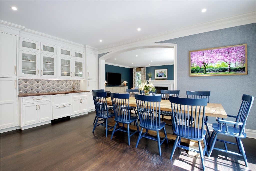 8 of 32 - 15 Elm Lane, Manhasset, NY