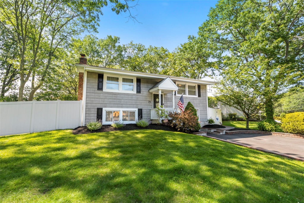 1 of 34 - 25 Arrowhead Lane, East Setauket, NY