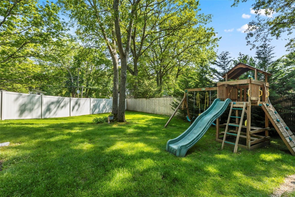 10 of 34 - 25 Arrowhead Lane, East Setauket, NY