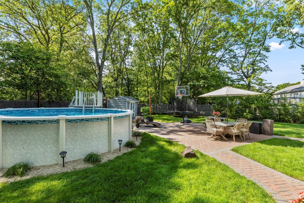 11 of 34 - 25 Arrowhead Lane, East Setauket, NY