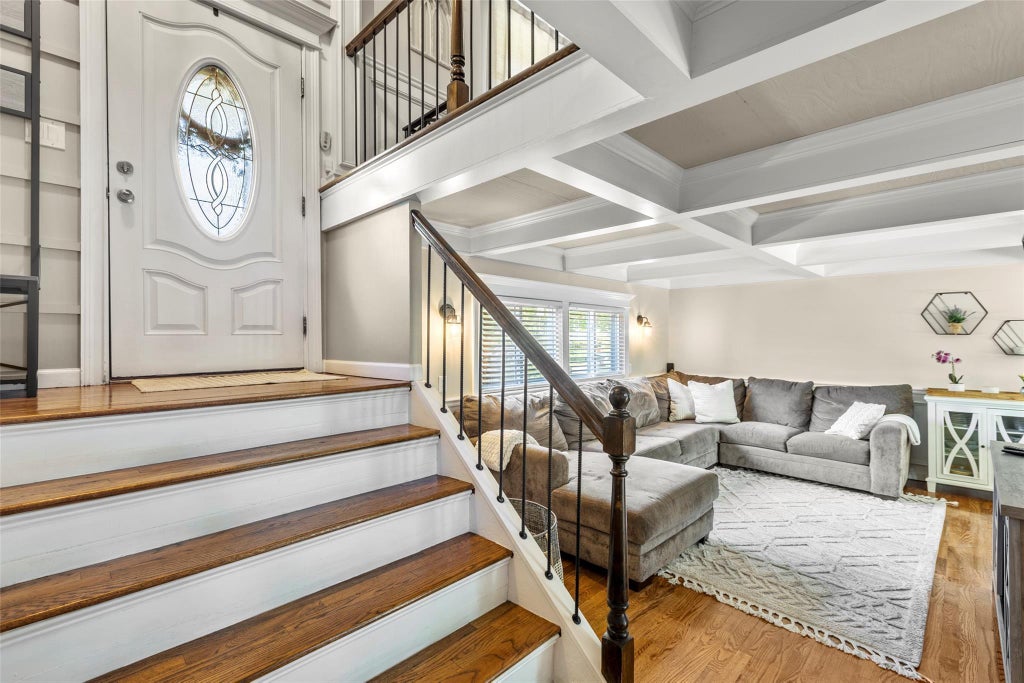 13 of 34 - 25 Arrowhead Lane, East Setauket, NY