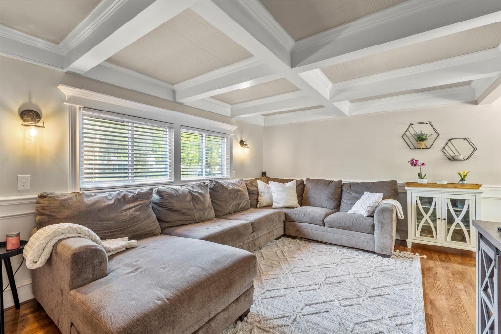 14 of 34 - 25 Arrowhead Lane, East Setauket, NY