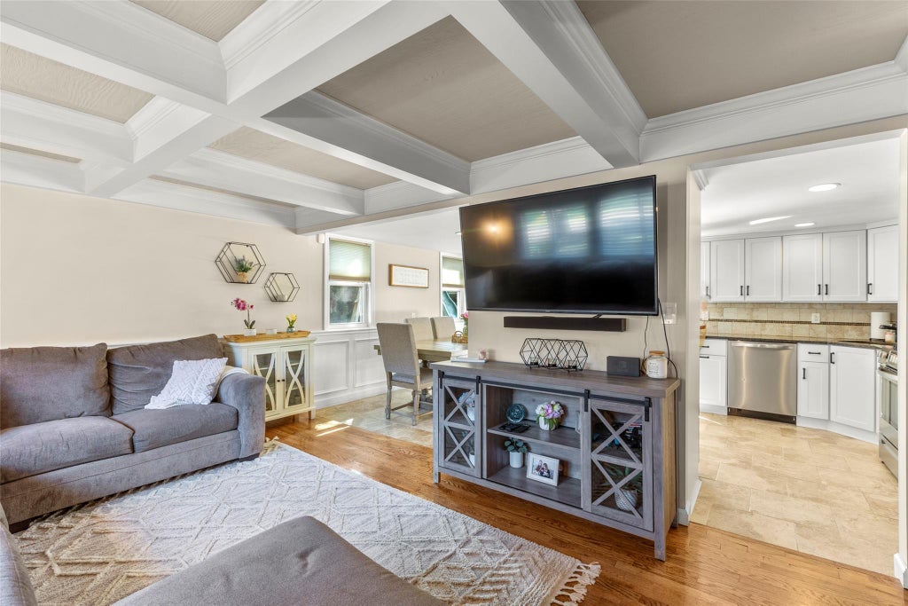 16 of 34 - 25 Arrowhead Lane, East Setauket, NY