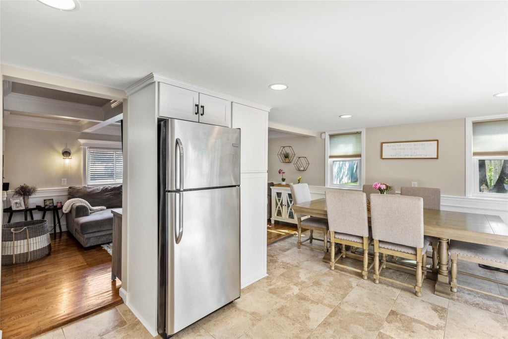 21 of 34 - 25 Arrowhead Lane, East Setauket, NY