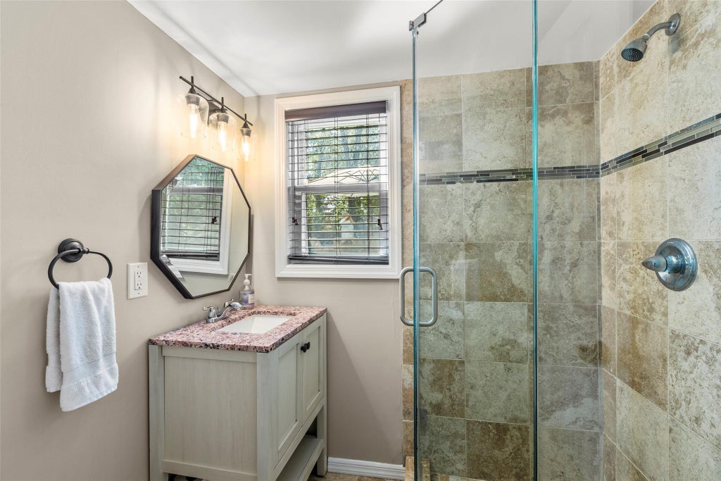 22 of 34 - 25 Arrowhead Lane, East Setauket, NY
