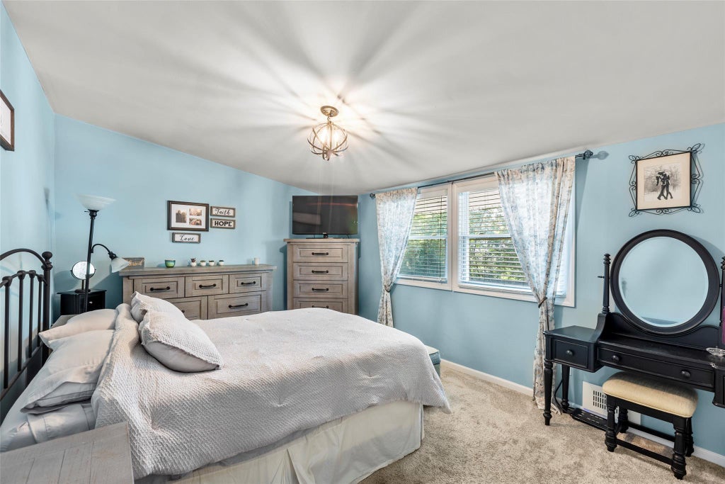 26 of 34 - 25 Arrowhead Lane, East Setauket, NY
