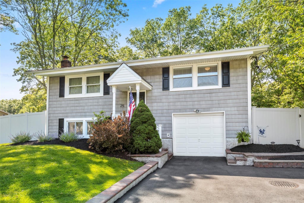 2 of 34 - 25 Arrowhead Lane, East Setauket, NY